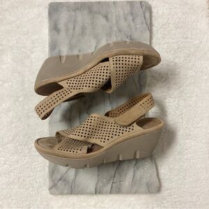 Clarks Clarene Criss Cross Tan Wedges Velcro Strap Size 6.5